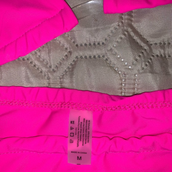 Hot Pink Bikini ! - Picture 3 of 4